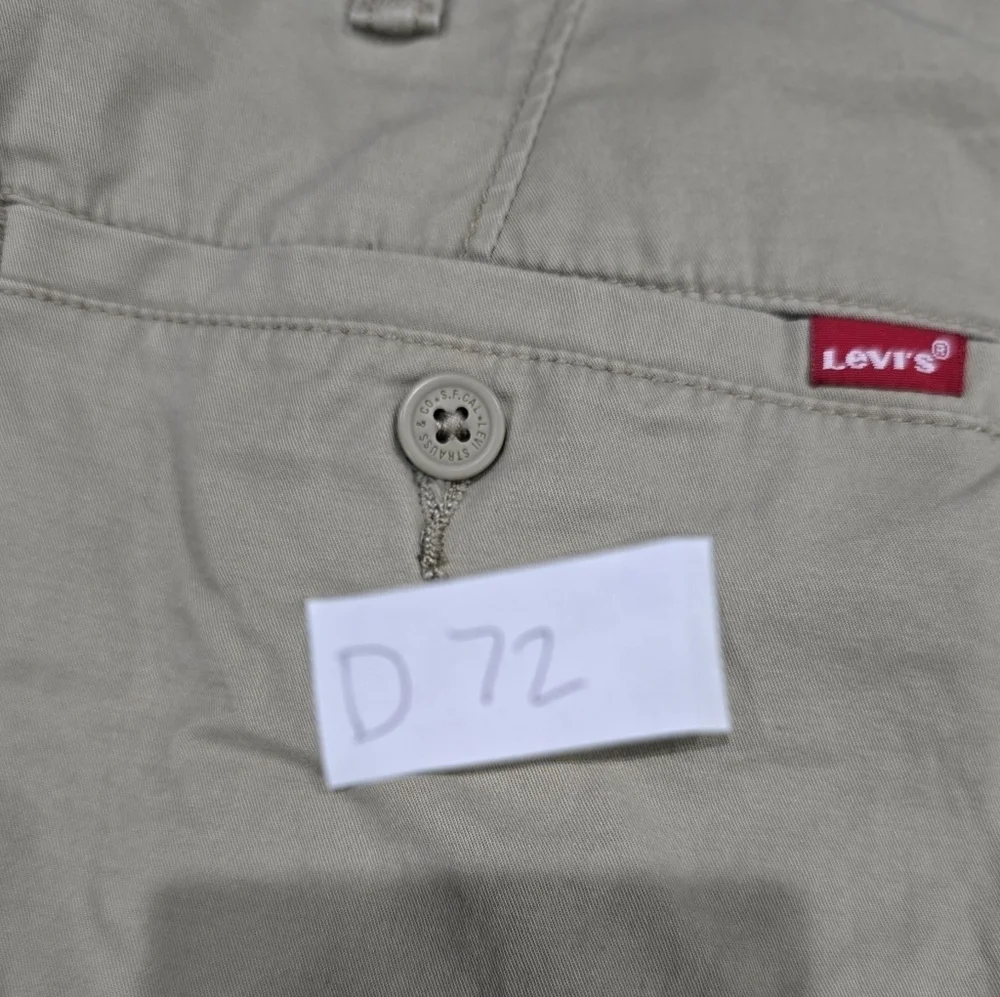 Levi's Men Chino Khaki Shorts W42